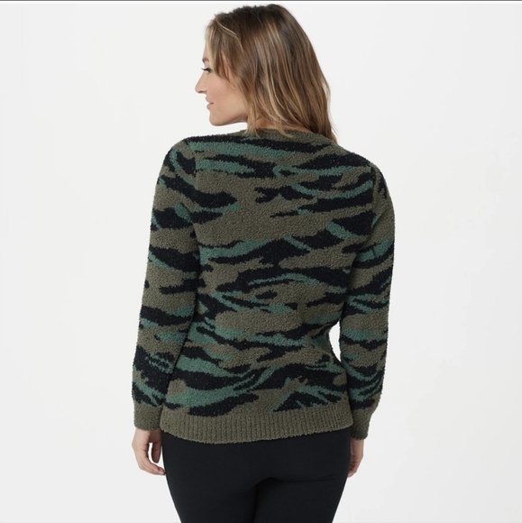 Barefoot Dreams CozyChic Green Camoflauge Sweater - Picture 2 of 6